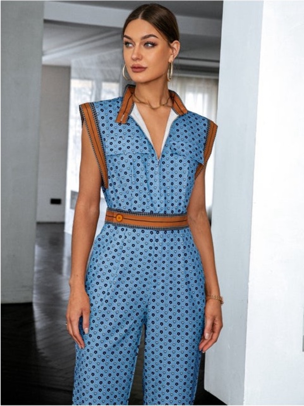 Ladies silky jumpsuit. Perfect condition. Size large. - Picture 2 of 11